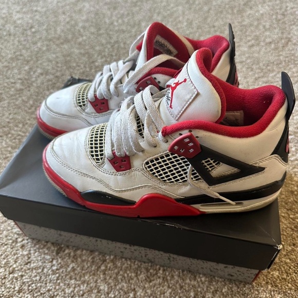 Air Jordan 4 Retro OG GS 'Fire Red'
2020 GS - Picture 2 of 10